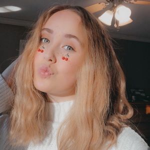 Meet your Posher, Ella